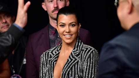 Autosexuality explained as Kourtney Kardashian shares sexy self。